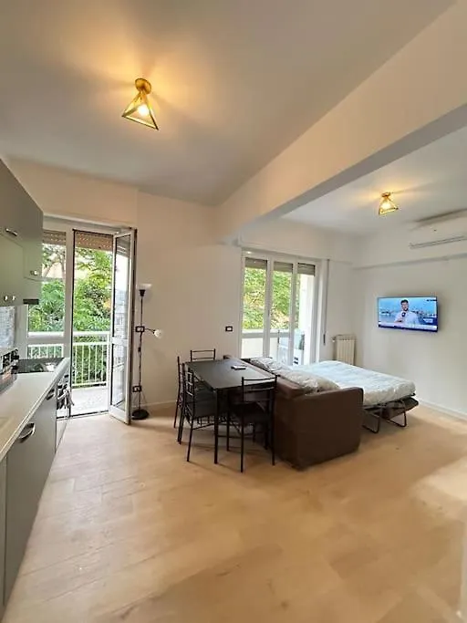 Apartmán Center - Old Town - With Balcony - Next To Station Janov